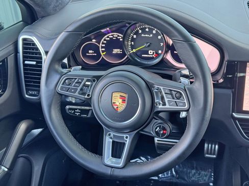 Used 2021 Porsche Cayenne Turbo S image 21