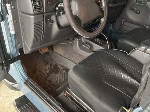 Used 1999 Jeep Wrangler SE image 2