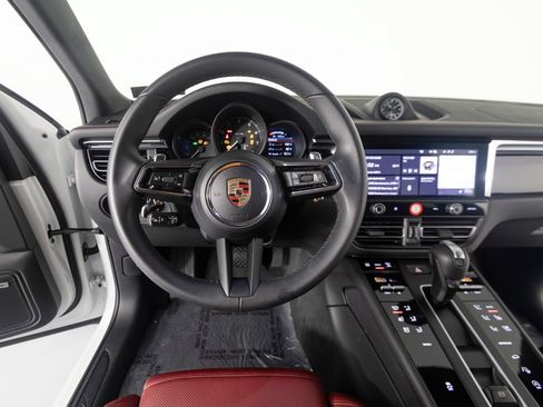 Certified 2026 Porsche Macan AWD/4WD image 6