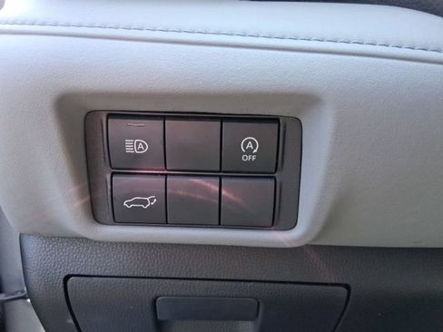 Used 2025 Toyota Highlander XLE AWD/4WD image 28