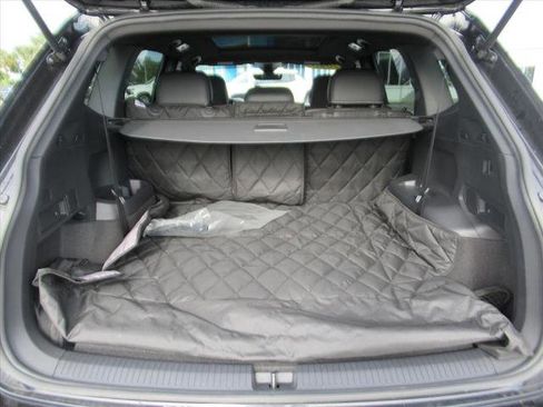 Used 2023 Volkswagen Tiguan SE R-Line image 33