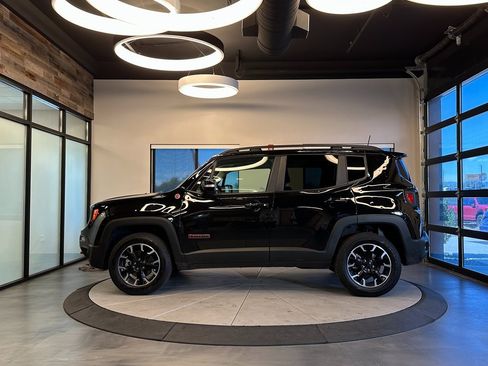 Used 2023 Jeep Renegade Trailhawk w/ Trailhawk Elite Group image 6