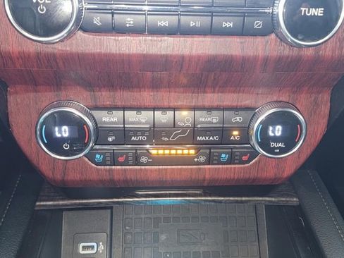 Used 2019 Ford Expedition Max Limited image 24