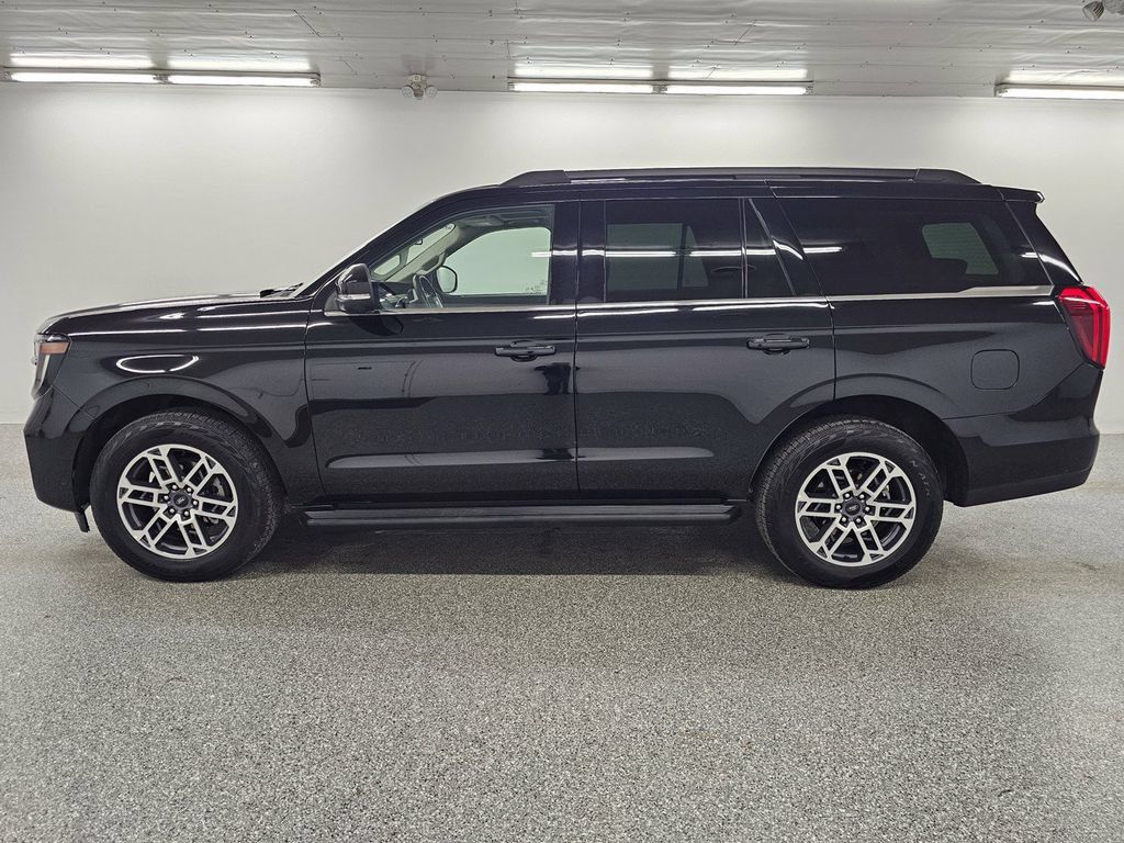 Used 2025 Ford Expedition Active AWD/4WD image 7