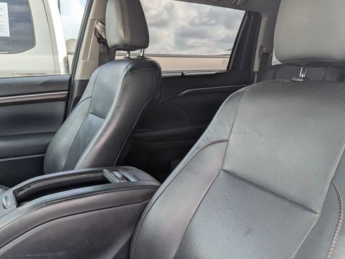 Used 2015 Toyota Highlander Limited FWD image 14