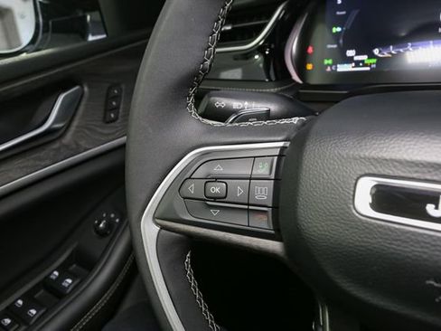 Used 2023 Jeep Grand Cherokee 4WD 4xe w/ Luxury Tech Group II image 36