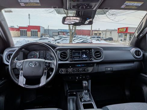 Used 2021 Toyota Tacoma TRD Off-Road image 13