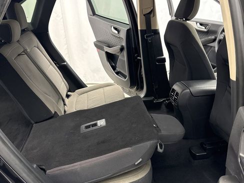 Used 2020 Ford Escape SE image 35