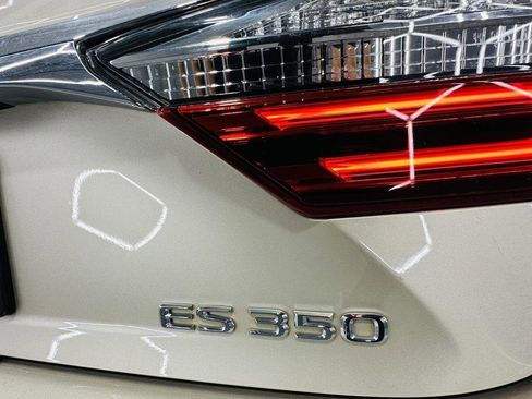Used 2018 Lexus ES 350 w/ Luxury Package w/Wood Trim FWD image 36