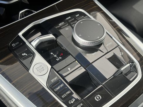 Used 2025 BMW X7 xDrive40i image 29