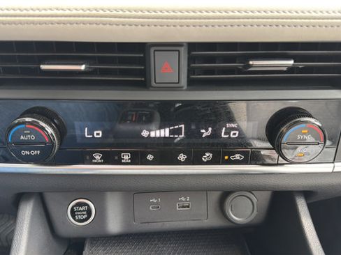 Used 2023 Nissan Rogue SV AWD/4WD image 23
