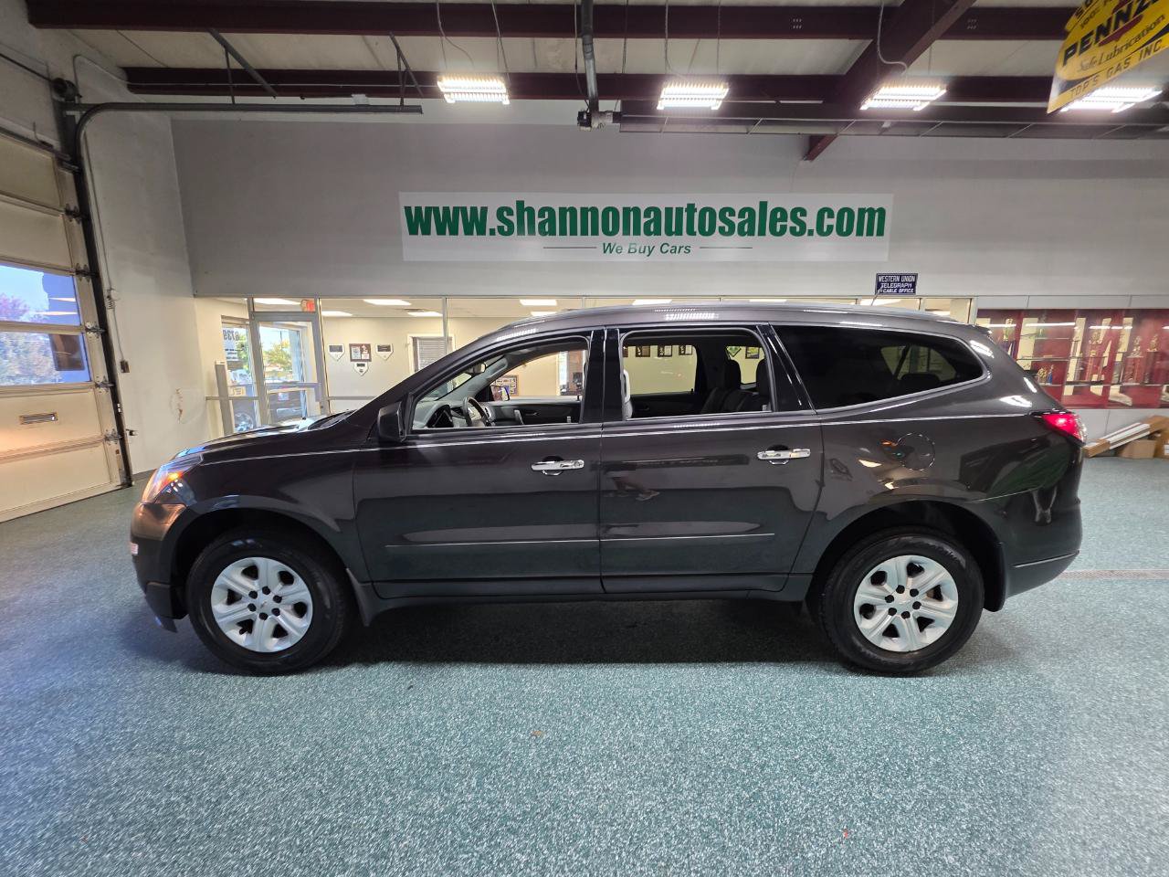Used 2017 Chevrolet Traverse LS FWD image 11