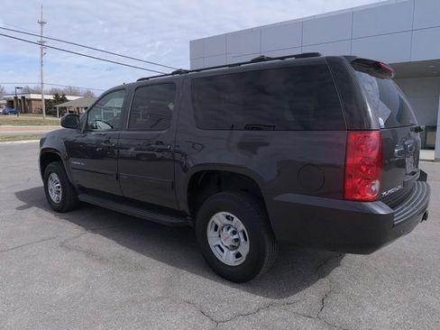 Used 2011 GMC Yukon XL 2500 SLT w/ SLT-2 Equipment Package image 18