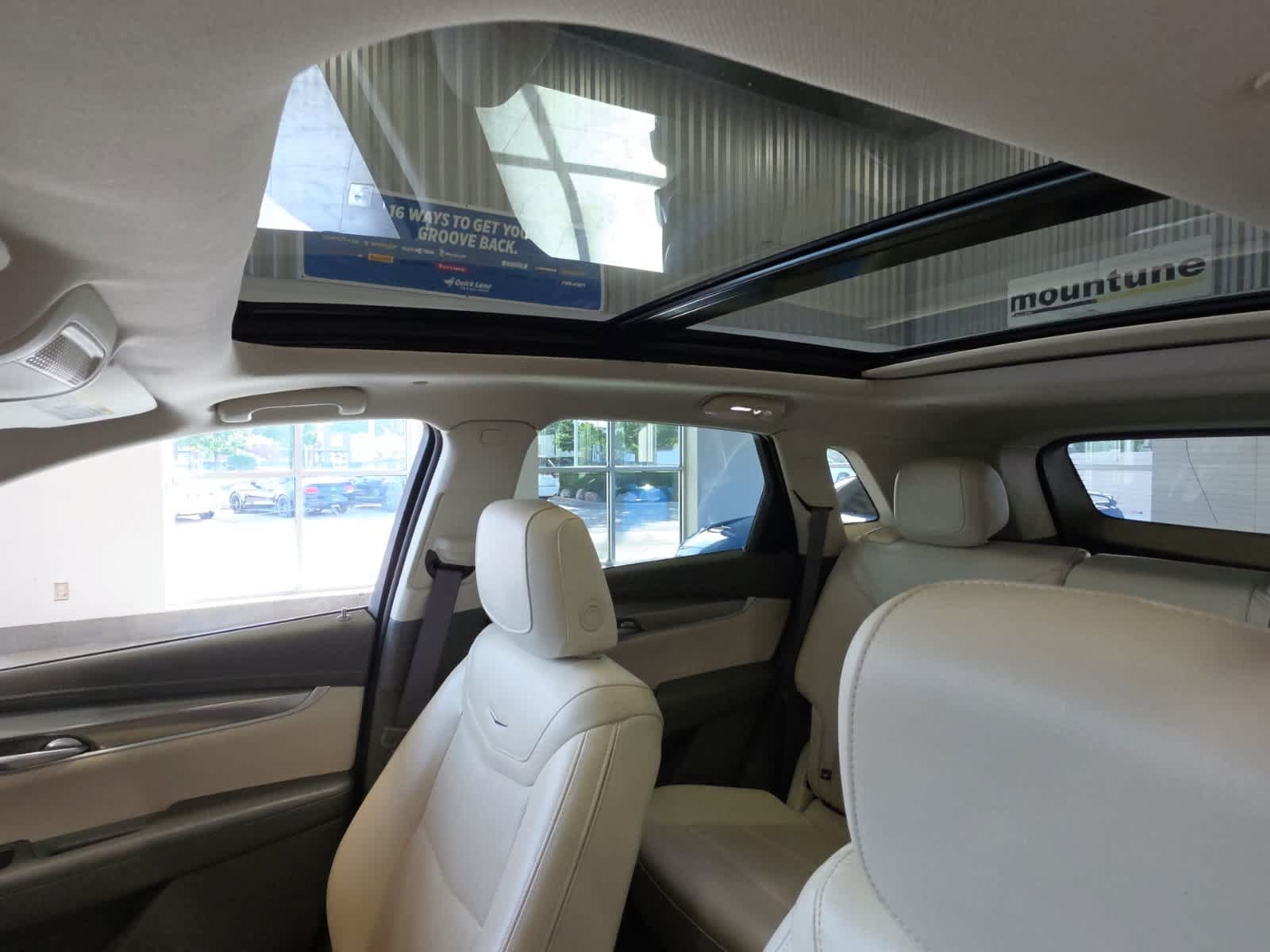 Used 2025 Cadillac XT5 Premium Luxury w/ Technology Package AWD/4WD image 14