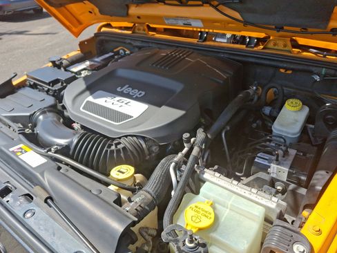 Used 2013 Jeep Wrangler Unlimited Sahara image 27