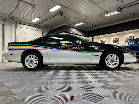 Used 1993 Chevrolet Camaro Z28 RWD image 17
