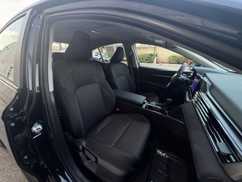 Used 2025 Toyota Camry LE image 35