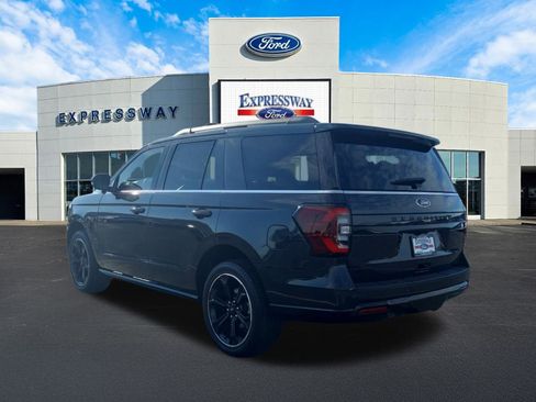 Used 2023 Ford Expedition Limited image 8