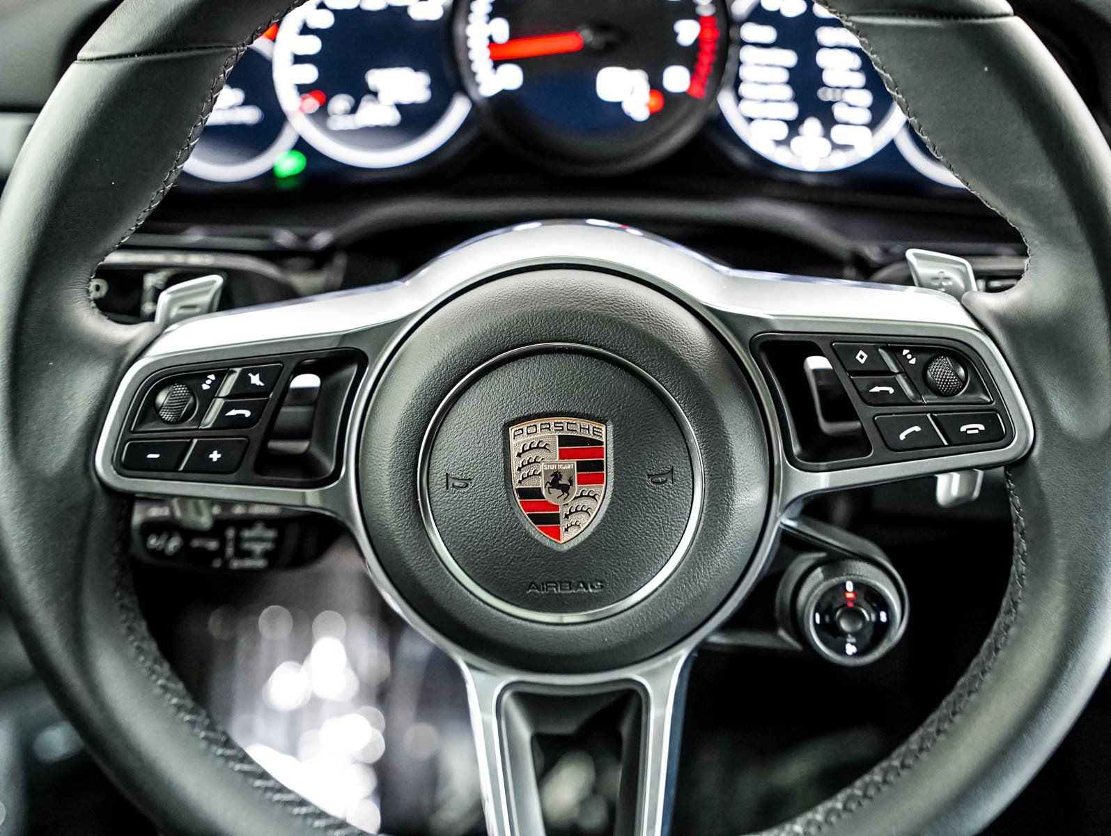 Certified 2023 Porsche Cayenne Platinum Edition w/ Towing Package w/o Tow Ball AWD/4WD image 17