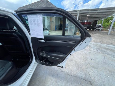Used 2015 Chrysler 300 Limited RWD image 8