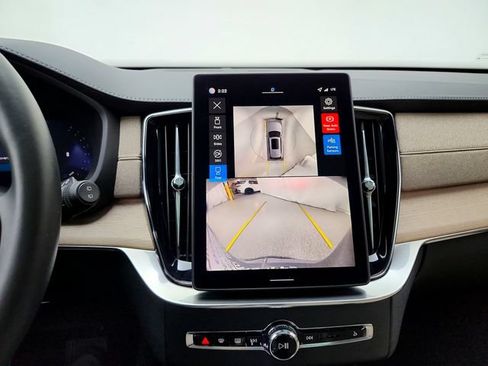 Certified 2026 Volvo XC90 B6 Plus AWD/4WD image 28