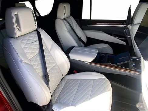 Used 2025 Cadillac Escalade ESV Sport Platinum image 19