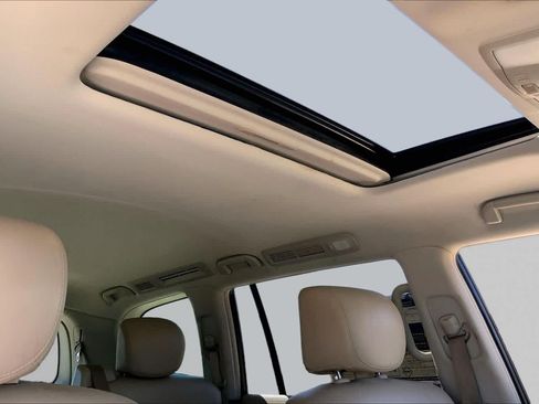 Used 2018 Nissan Armada Platinum w/ Interior Lighting Package RWD image 13