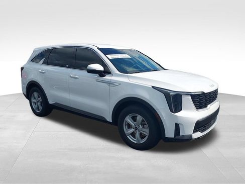 Certified 2024 Kia Sorento LX FWD image 7