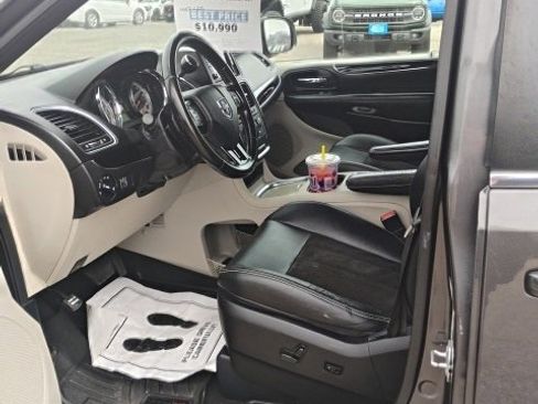 Used 2019 Dodge Grand Caravan SXT image 9