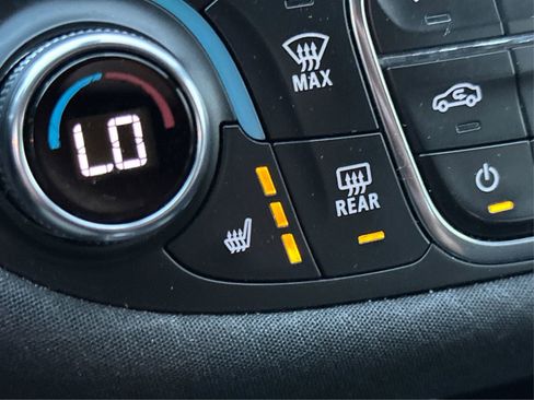 Used 2021 Chevrolet Malibu LT image 31