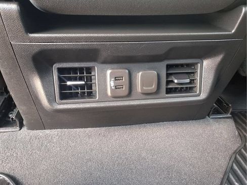 Used 2022 Chevrolet Silverado 1500 LT w/ Convenience Package II AWD/4WD image 18