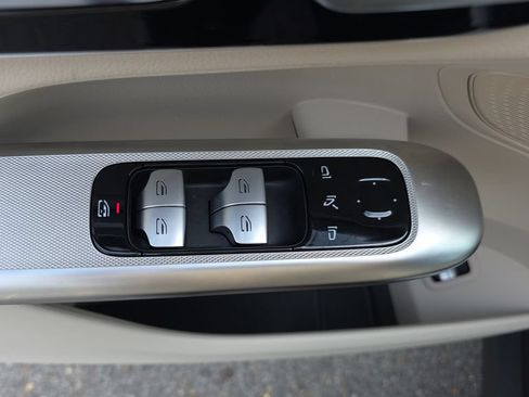 Certified 2026 Mercedes-Benz GLC 300 image 12