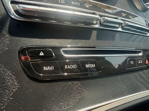 Used 2018 Mercedes-Benz GLC 300 4MATIC image 19