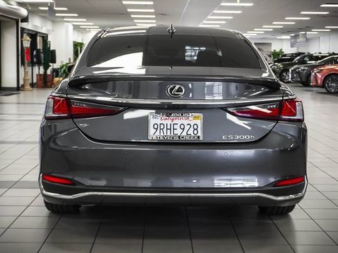 Certified 2025 Lexus ES 300h w/ Premium Package image 7