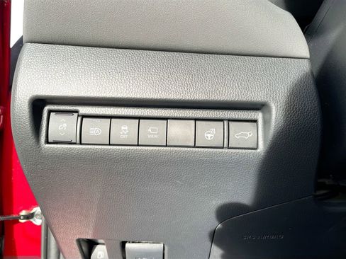 Used 2024 Toyota Venza Limited image 10