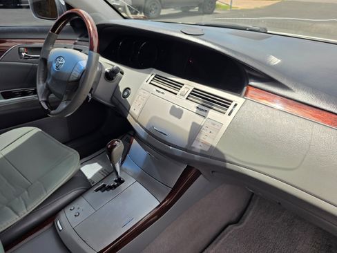 Used 2010 Toyota Avalon Limited FWD image 29