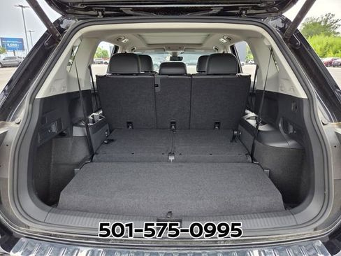 Used 2024 Volkswagen Tiguan SE w/ Panoramic Sunroof Package FWD image 17