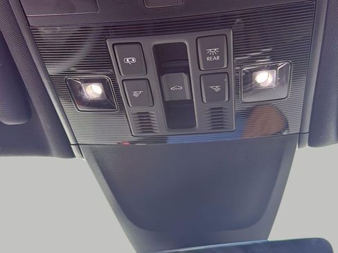 Used 2024 Volkswagen Tiguan SE R-Line AWD/4WD image 17