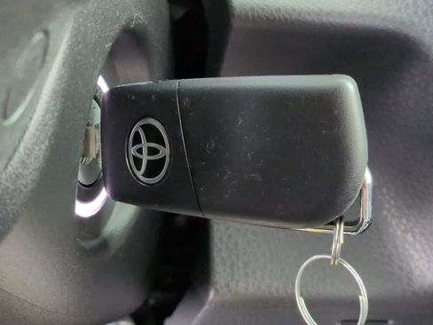 Used 2019 Toyota Camry LE image 33