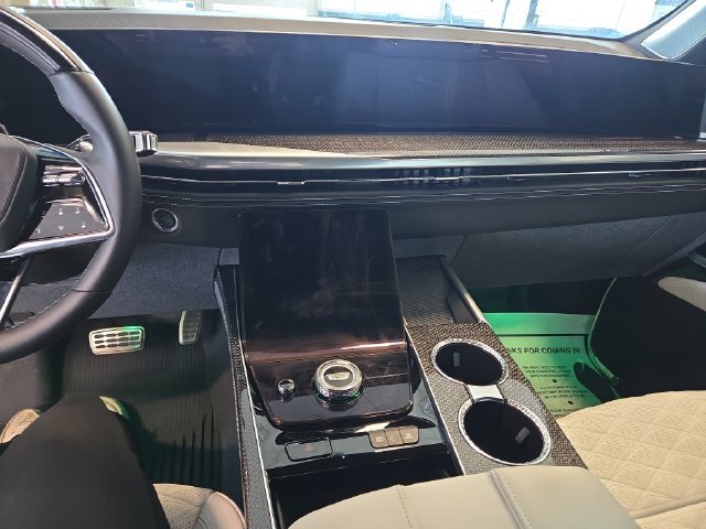Used 2025 Cadillac Escalade ESV V AWD/4WD image 22