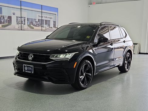 Certified 2024 Volkswagen Tiguan SE R-Line w/ MDO Package, Three-Row FWD image 4