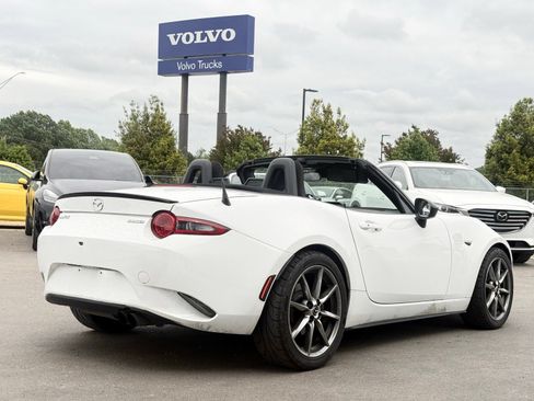 Used 2020 MAZDA MX-5 Miata Sport RWD image 13