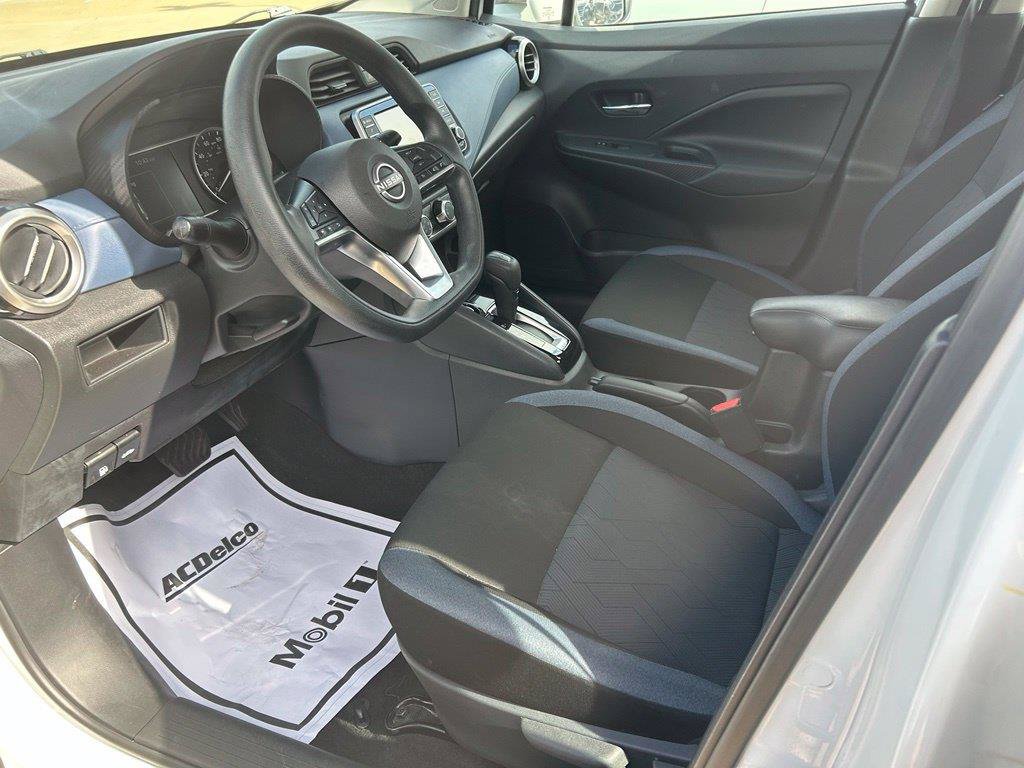Used 2025 Nissan Versa SV FWD image 10