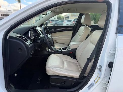 Used 2016 Chrysler 300 Limited image 21