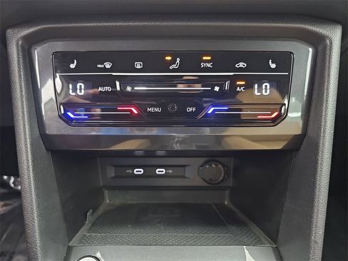 Used 2022 Volkswagen Tiguan SE R-Line image 32