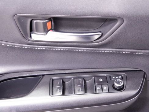 Used 2021 Toyota Venza LE image 23