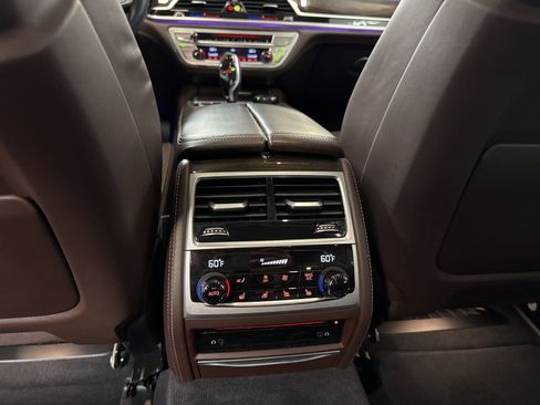 Used 2018 BMW 750i RWD image 20