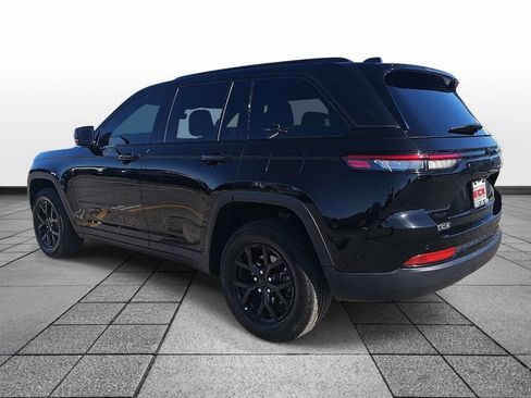 Used 2025 Jeep Grand Cherokee Altitude AWD/4WD image 7