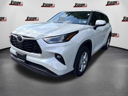 Used 2022 Toyota Highlander LE