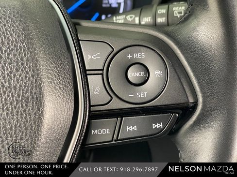 Used 2023 Toyota Venza XLE image 26